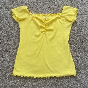 cold shoulder yellow hollister top 💛